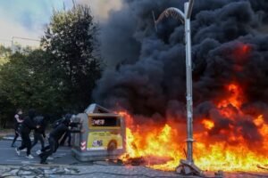 Novos confrontos entre manifestantes e policiais na Albânia