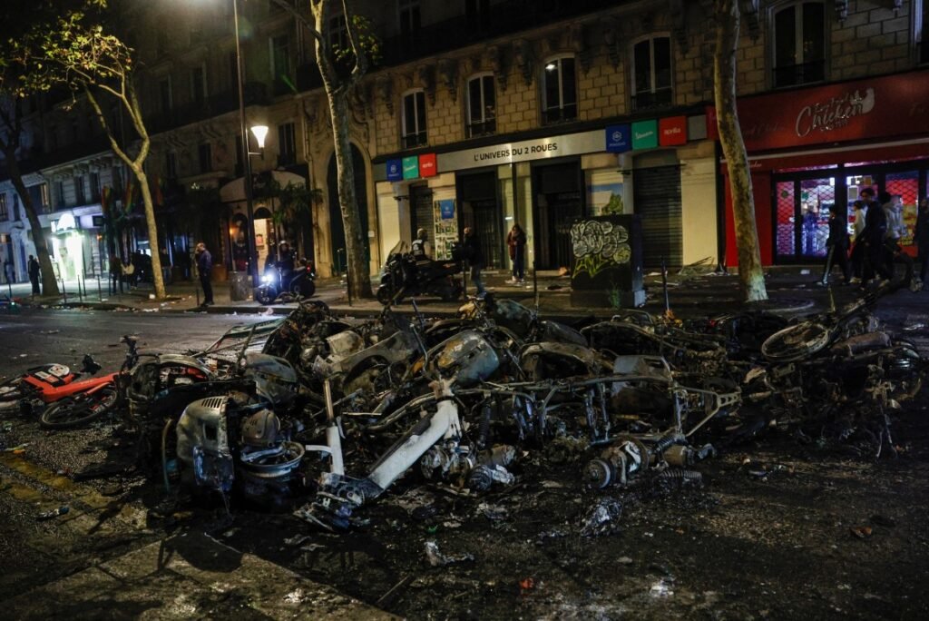 Paris registra incêndios, saques e mais de 200 detidos em protestos
