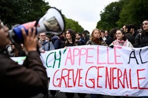Família de homem que morreu em distúrbios em Paris pede divulgação da autópsia
