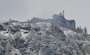 Incêndio atinge antigo retiro de Hitler na Alemanha