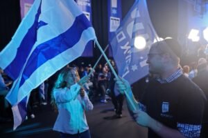 Bloco da oposição lidera por margem estreita nas legislativas de Israel