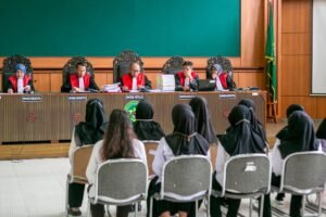 Onze mulheres são condenadas na Indonésia por maus-tratos a crianças em uma creche