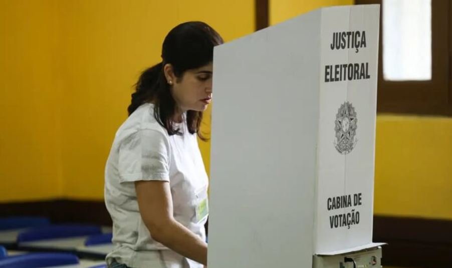 Eleições 2026: imagem relacionada à votação e à urna eletrônica.