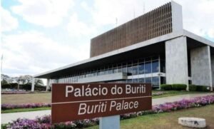 Ofício relacionado a orientações para órgãos públicos do Distrito Federal, conforme imagem publicada na reportagem de referência.