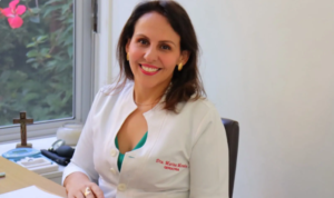 Médica Marina Moreira Lopes, que compartilha sua experiência com o câncer de mama para incentivar a prevenção.