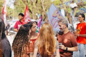 Grass propõe aproximar jovens da política com foco em educação e futuro profissional