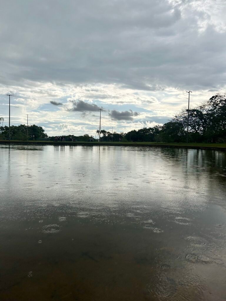 Chuvas e ventanias colocam o DF em alerta no início da semana