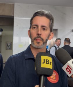 Grass defende sabatinas e debates como estratégia para conquistar votos