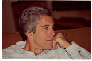 Jeffrey Epstein se aproximou de Woody Allen para retomar prestígio, diz jornal