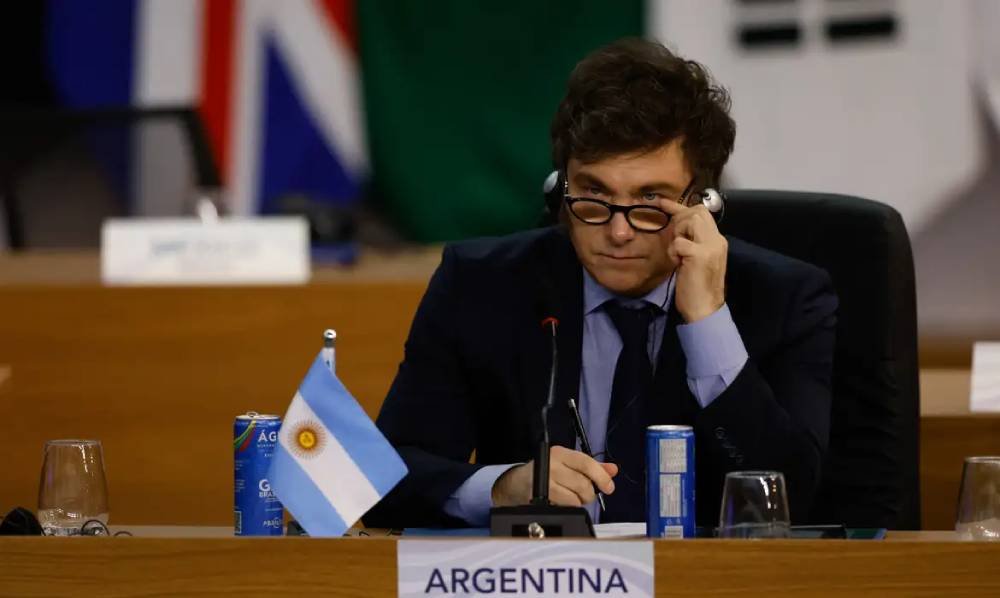 Milei diz que ‘está escrevendo uma página da história’ argentina ao receber prêmio em Paris
