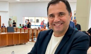 Secretário de Queimados morre baleado em abordagem de PMs no Rio