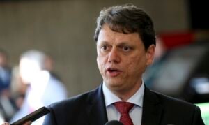 Tarcísio diz que túnel do Anhangabaú deveria ter sido fechado durante temporal em SP