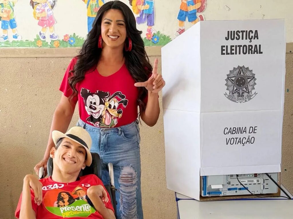 Quem é Thabatta Pimenta, primeira deputada federal trans do Nordeste