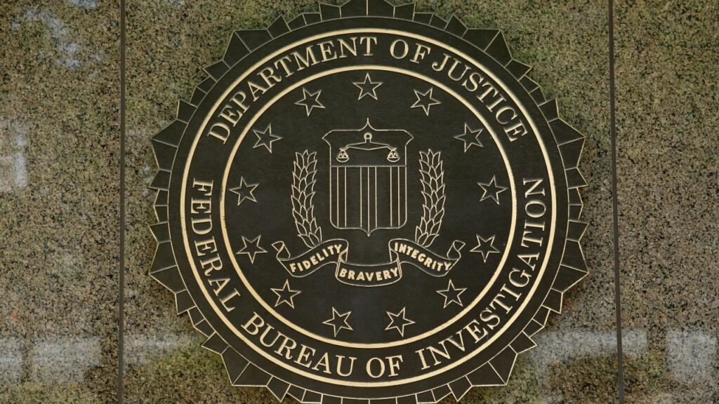 Novas acusações são apresentadas contra James Comey, ex-chefe do FBI e crítico de Trump