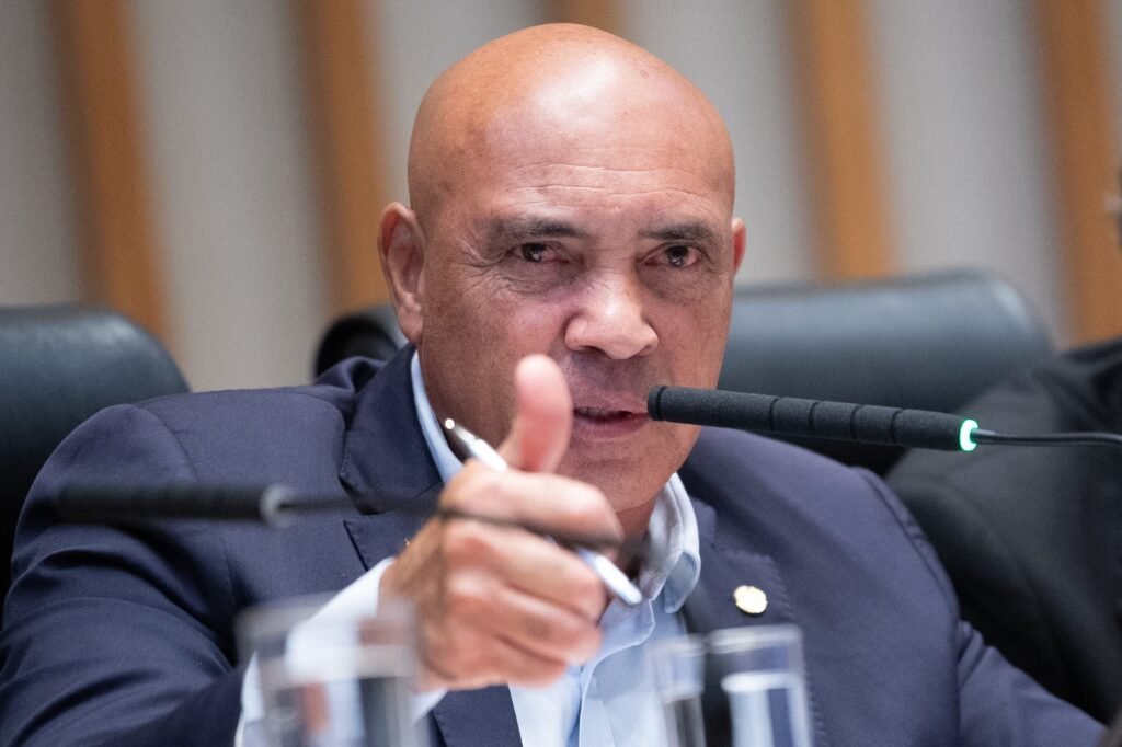 Distritais protocolam PELO que permite reeleição consecutiva na CLDF