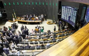 Brancos aumentam na Câmara pela primeira vez desde 2014