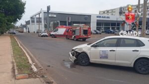 Acidente entre dois carros deixa duas pessoas feridas no Pistão Sul