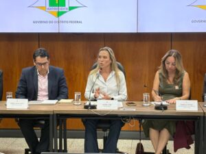 Celina Leão busca apoio da rede privada para ampliar cirurgias no DF