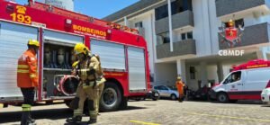 Bombeiros controlam incêndio em apartamento na Asa Norte