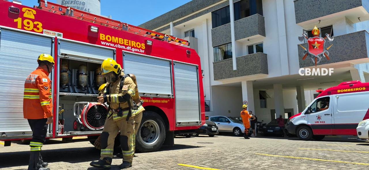 Bombeiros controlam incêndio em apartamento na Asa Norte