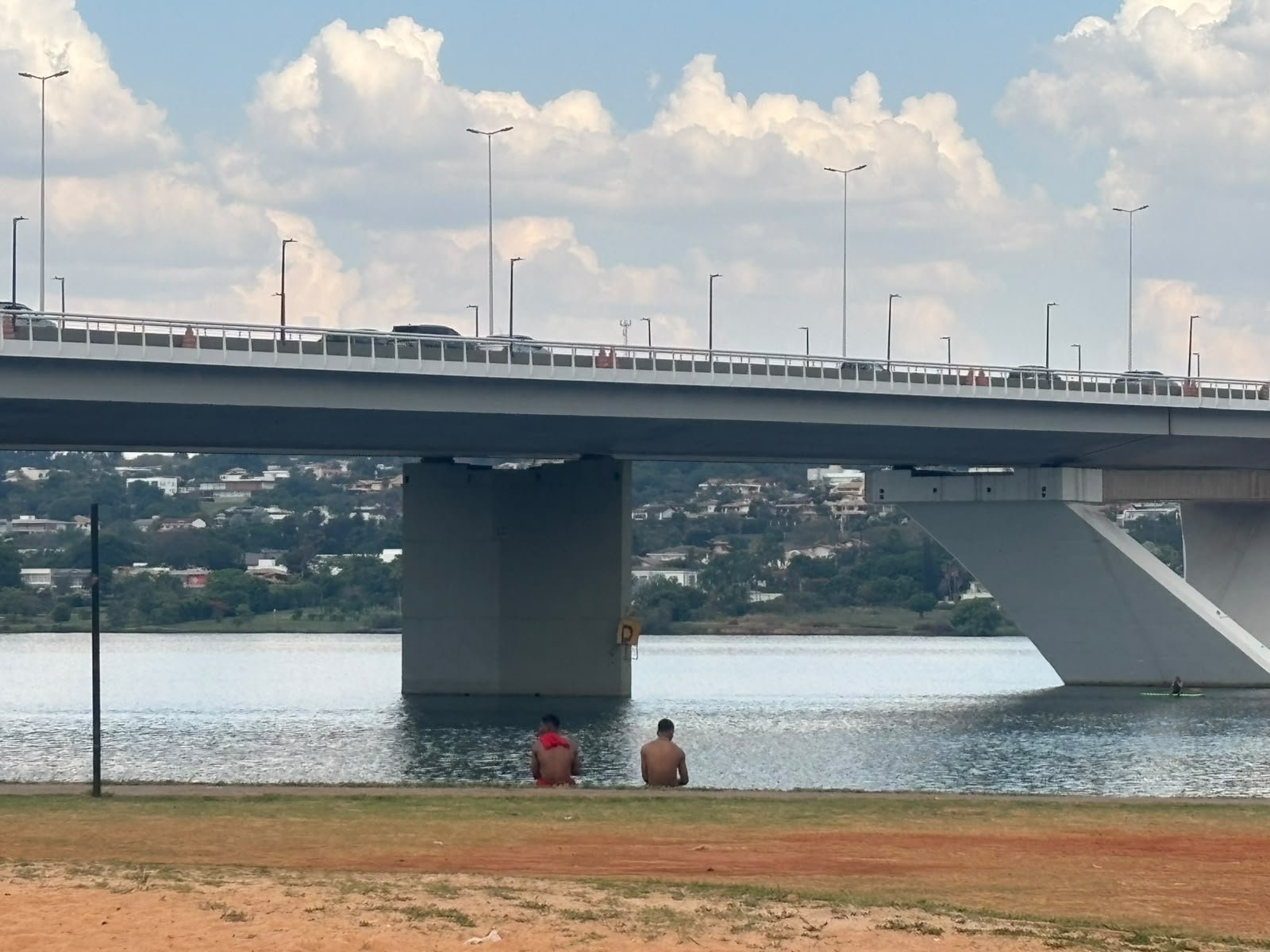 Falta de sinalização no Lago Paranoá motiva cobranças após morte de jovem perto da Ponte JK