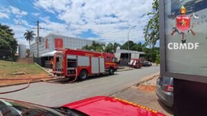 Incêndio atinge comércio no Setor de Clubes Sul e deixa homem ferido