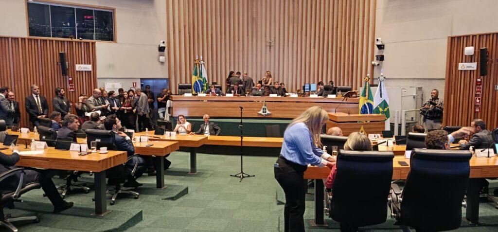 Plenário da CLDF aprova, em primeiro turno, reeleição para a Mesa Diretora