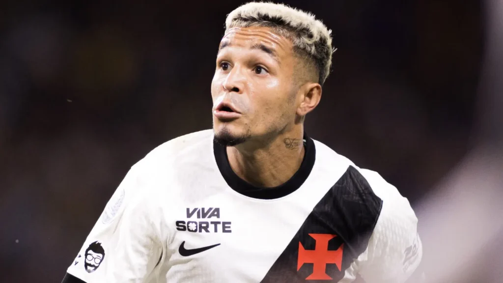 Goiano repete feito histórico de ídolo do Goiás contra o Boca