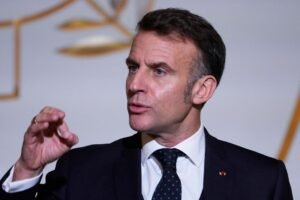 Macron condena ‘atentado terrorista racista’ que deixou um morto perto de Paris
