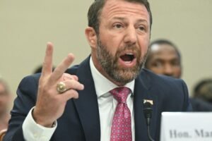 Secretário de Segurança Interna critica prefeito de Nova York por pedir extinção do ICE