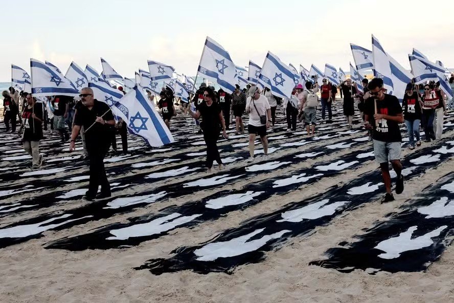 Três mortos em bombardeios israelenses em Gaza no aniversário de 7 de outubro