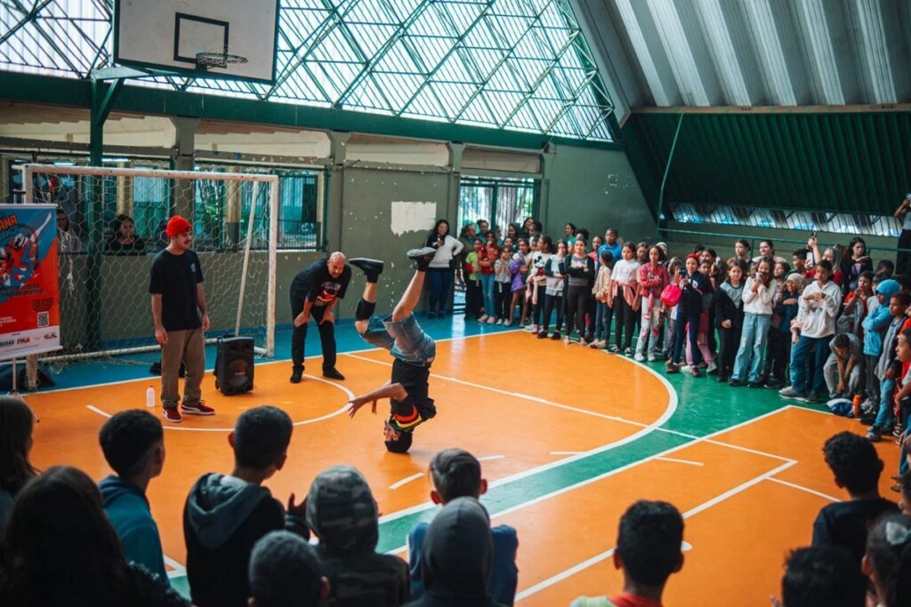 Escolas no Entorno do DF recebem espetáculo e oficina gratuita de breaking