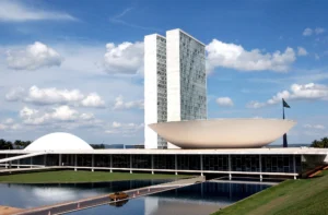 Concurso da Câmara oferece salário de R$ 32 mil e cobra IA