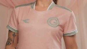Goiás apresenta sua camisa em apoio ao Outubro Rosa