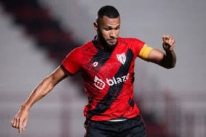 Gustavo Coutinho vive jejum de gols no Atlético