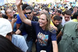 Panfleto com número errado de Celina Leão é encontrado no Cruzeiro