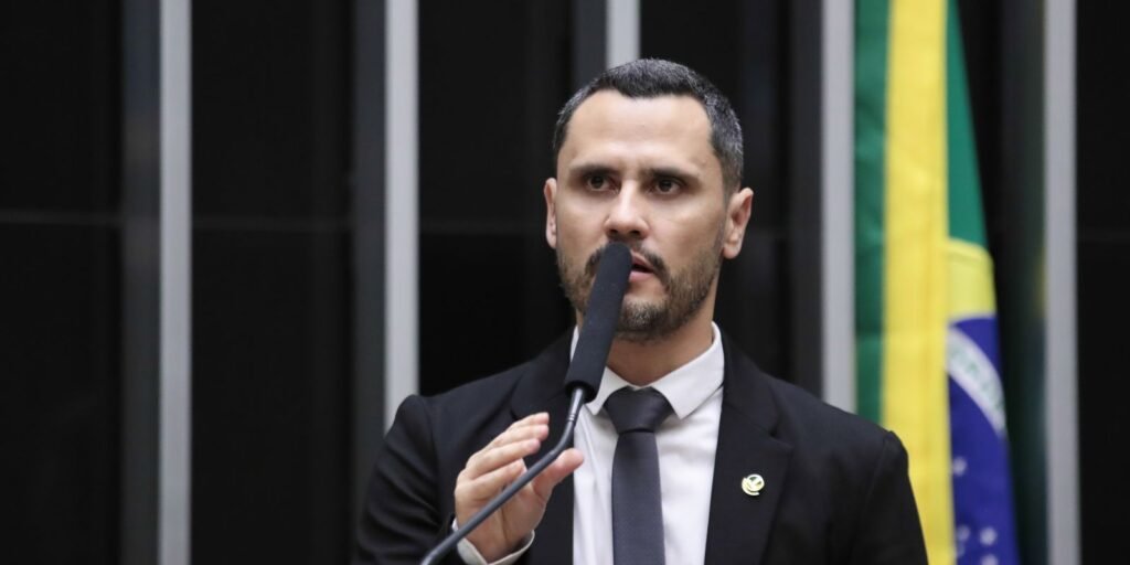 Em Minas Gerais, Cleitinho, do Republicanos, é eleito em 1º turno