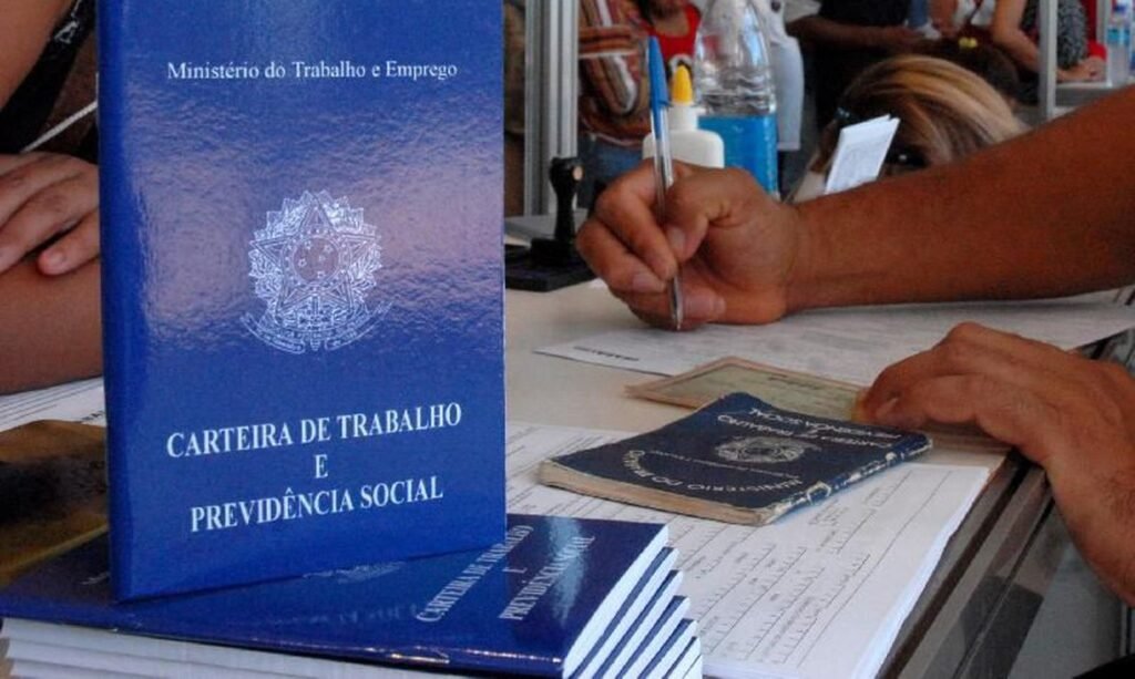 Pagamento do 13º salário tem parcela antecipada em 2026; veja datas e quem tem direito