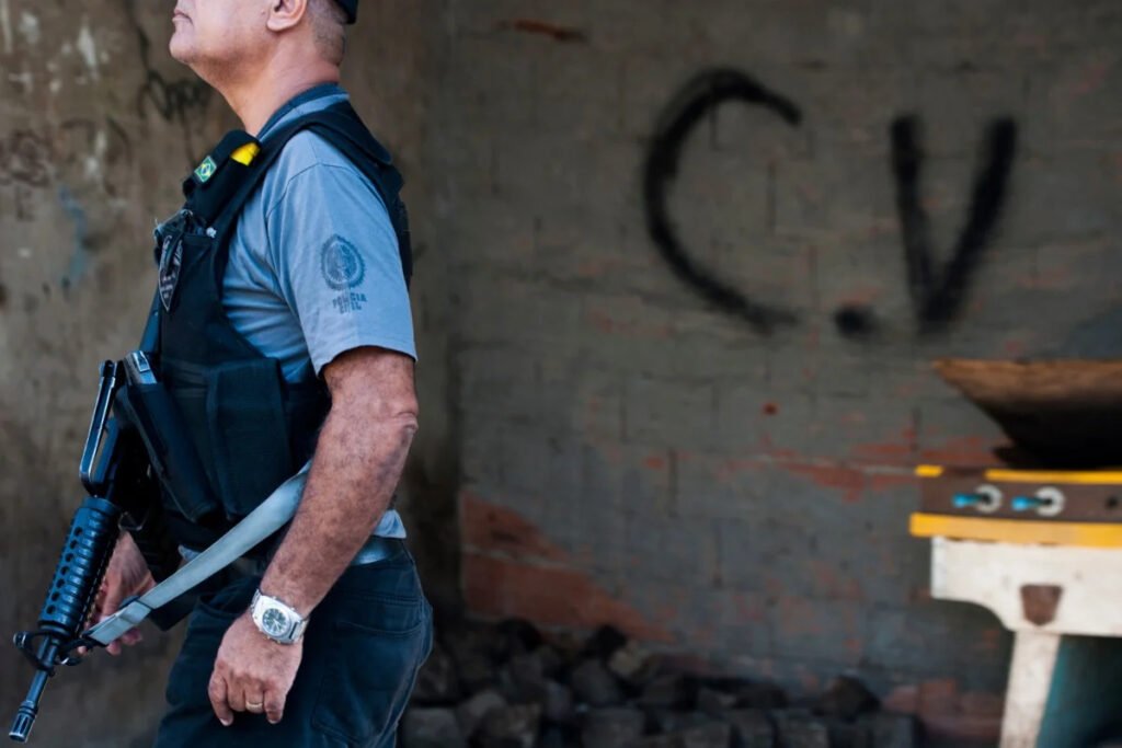 Polícia investiga agentes suspeitos de favorecer o Comando Vermelho
