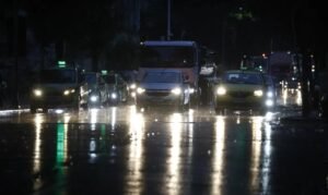 Mais de 200 mil imóveis seguem sem luz no Paraná após temporais