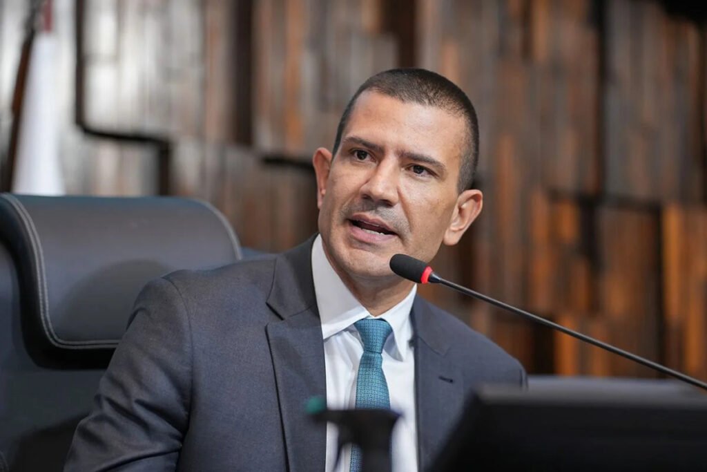 Douglas Ruas é confirmado governador eleito do RJ após retotalização de votos
