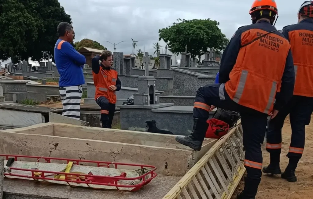Homem morre após cair na cova do próprio pai em visita a túmulo