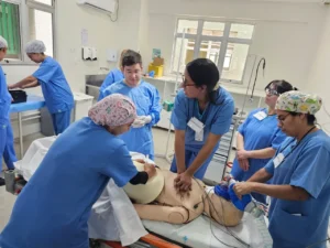 Equipes do Hospital Regional de Santa Maria passam por treinamento em emergências obstétricas