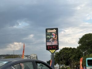 Eleitores do DF enfrentam chuva no domingo de votação e têm passe livre no transporte público
