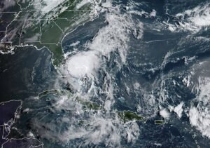 Tempestade tropical Isaías se forma no Golfo do México