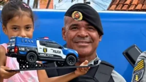 Policiais visitam menina que foi picada de escorpião em GO