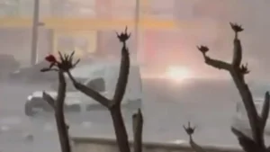 Explosão na rede elétrica chama atenção na chuva em Goiânia