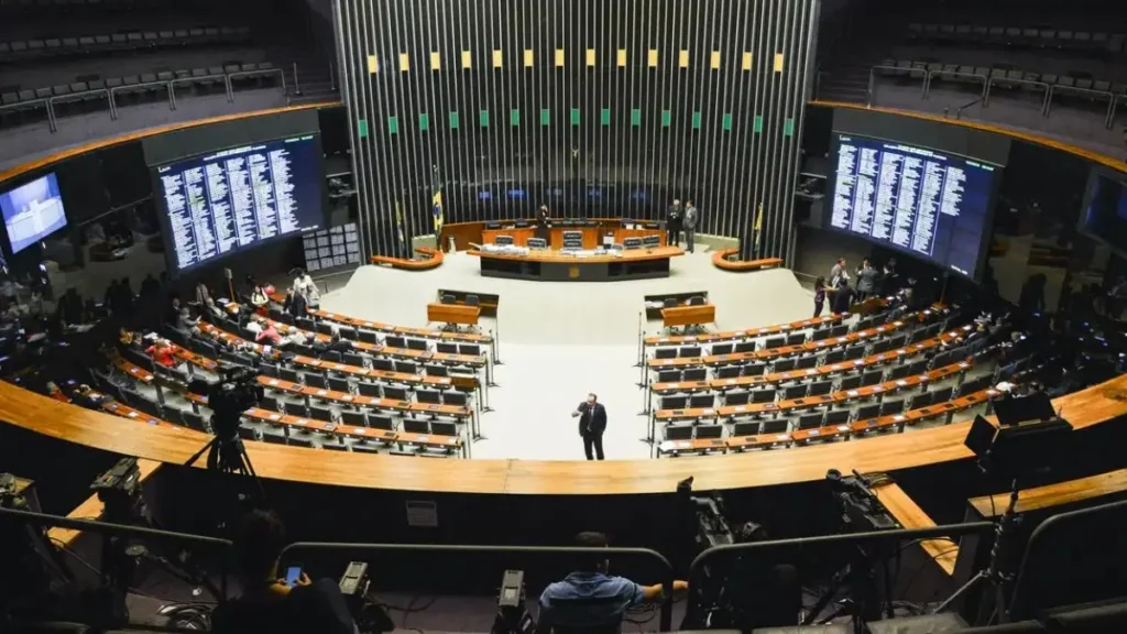 Câmara aprova aumento do teto do MEI e perdão de dívidas; texto vai ao Senado