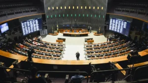 Câmara aprova aumento do teto do MEI e perdão de dívidas; texto vai ao Senado