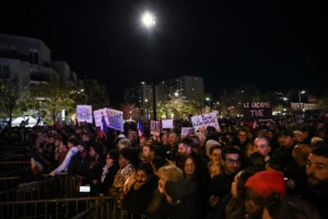 França reforça segurança com 70 mil agentes para protestos no Halloween